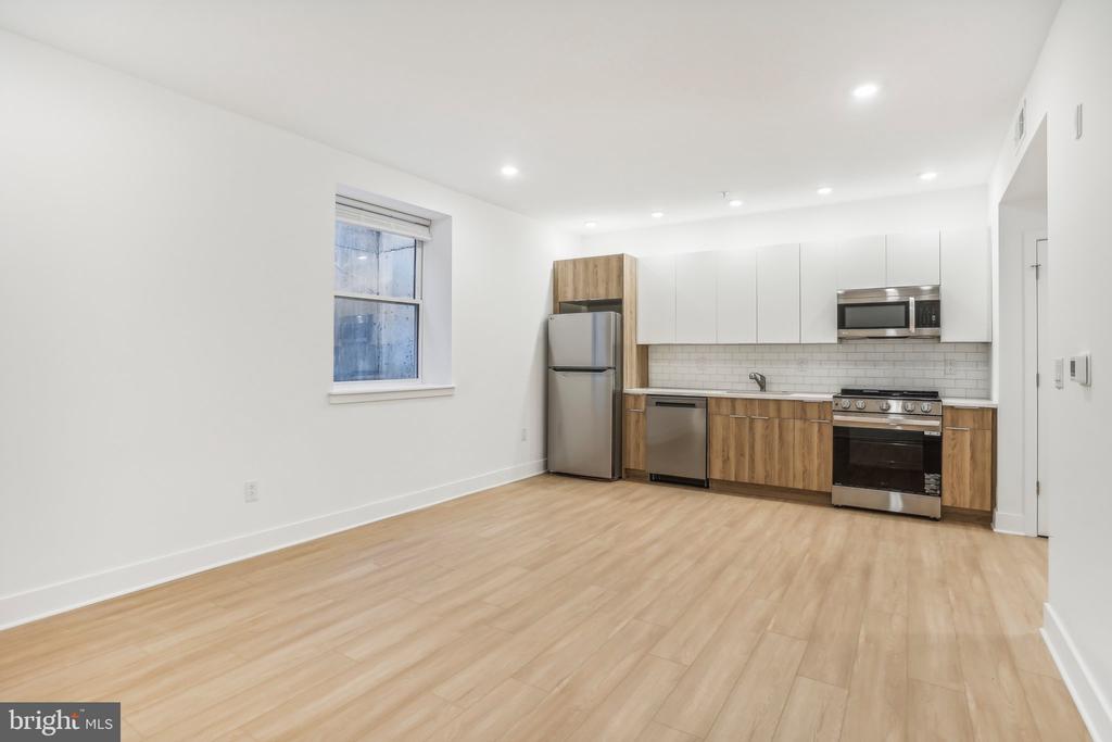 3952-54 LANCASTER AVE #004