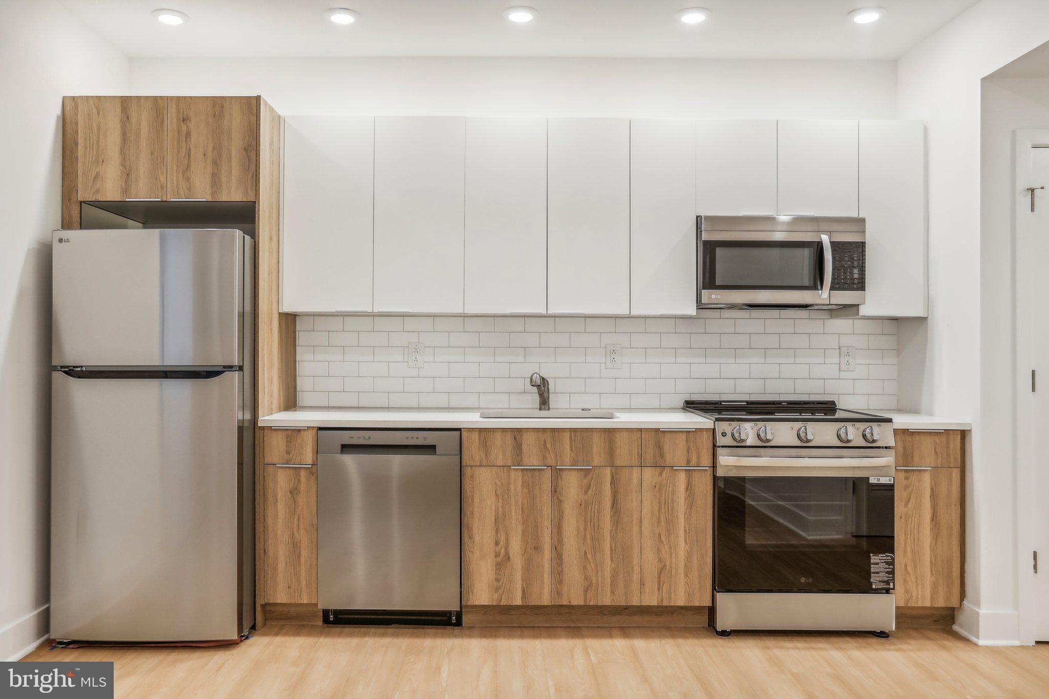 3952-54 LANCASTER AVE #004