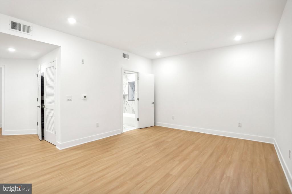 3952-54 LANCASTER AVE #004