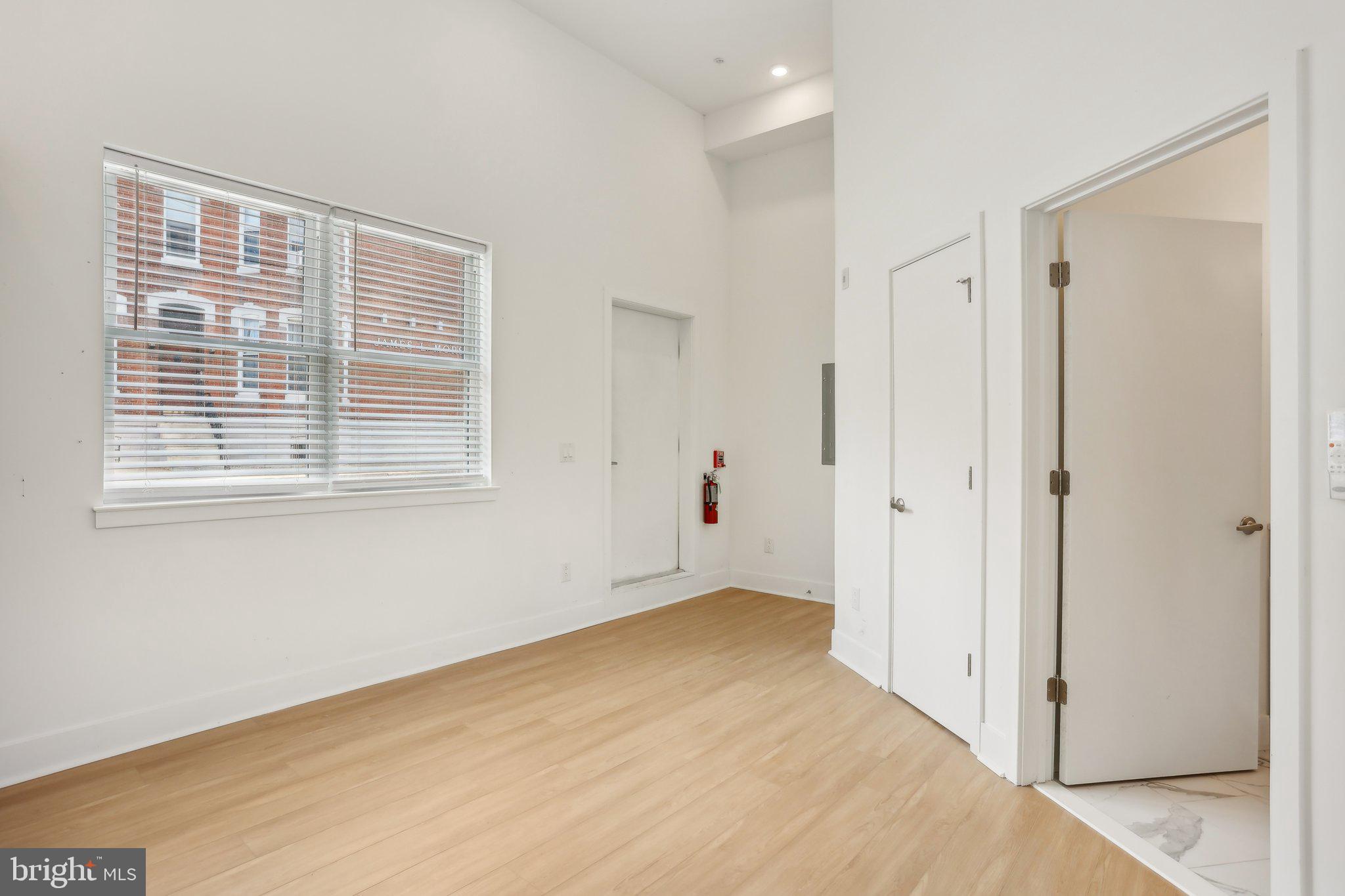 3952-54 LANCASTER AVE #103