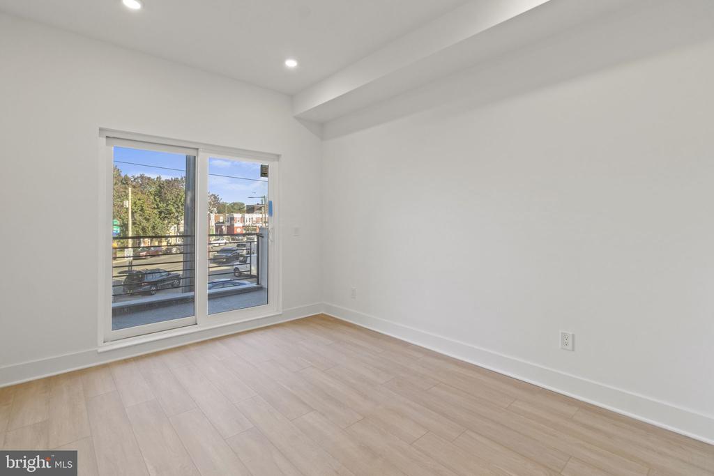 3952-54 LANCASTER AVE #303