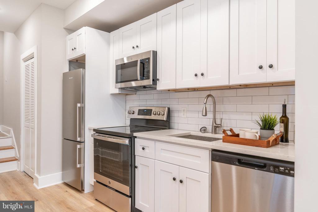 2825 W GIRARD AVE #UNIT 202