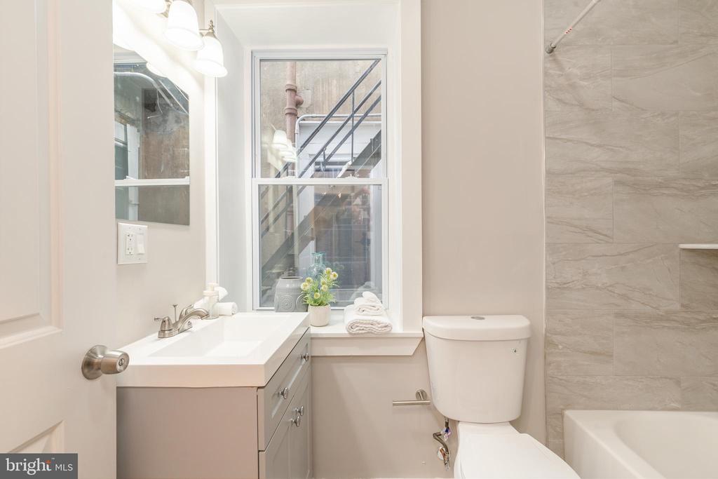 2825 W GIRARD AVE #UNIT 202