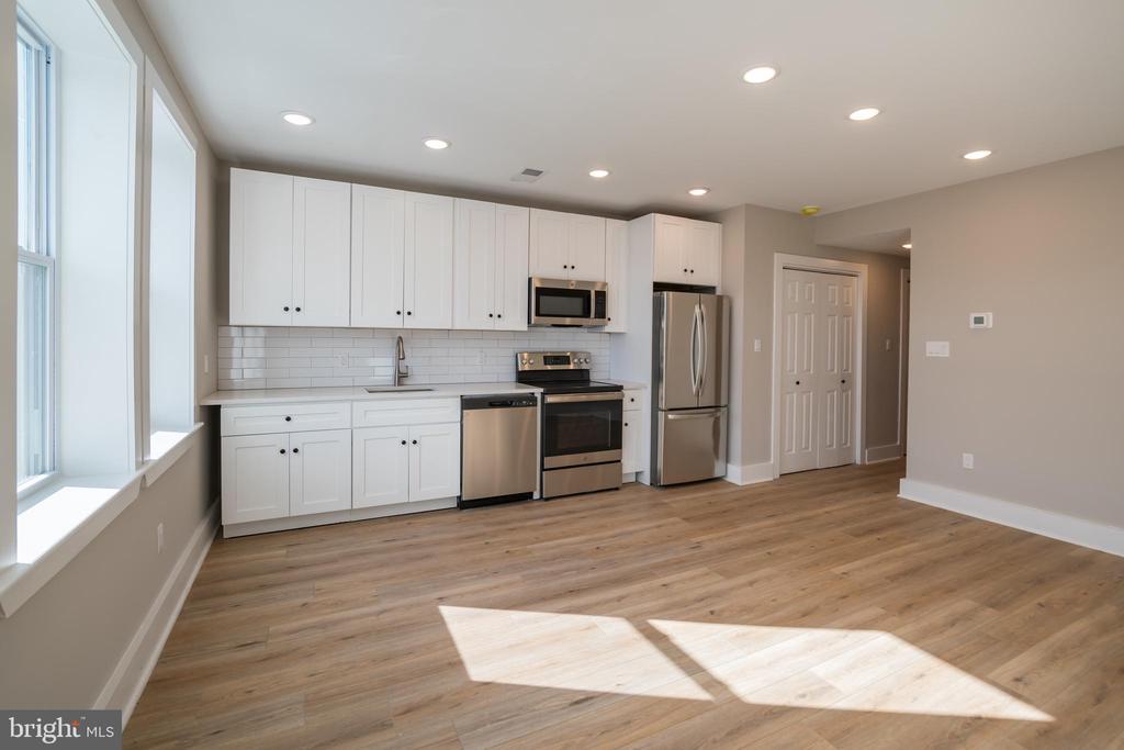 2825 W GIRARD AVE #UNIT 301
