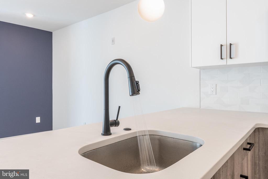 629 W GIRARD AVE #UNIT 501