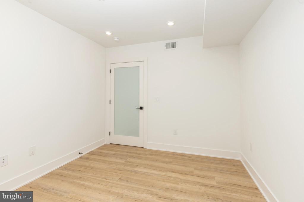 629 W GIRARD AVE #UNIT 501