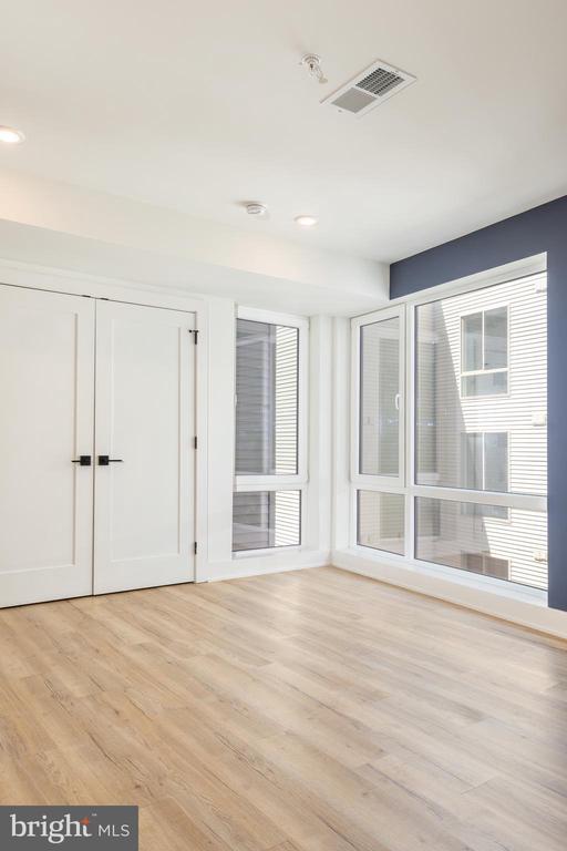 629 W GIRARD AVE #UNIT 501