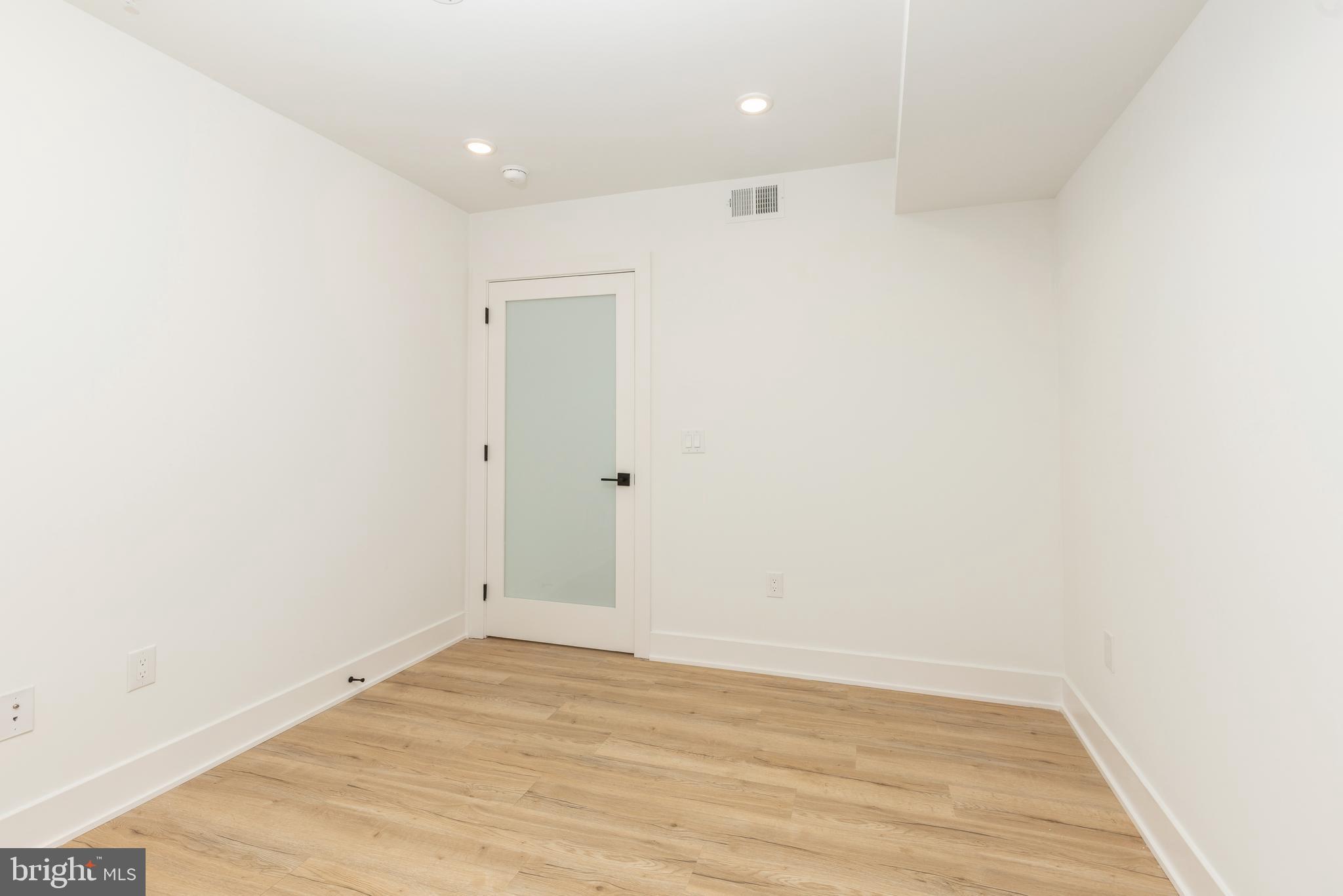 629 W GIRARD AVE #UNIT 501