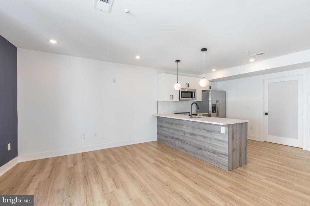 629 W GIRARD AVE #UNIT 501