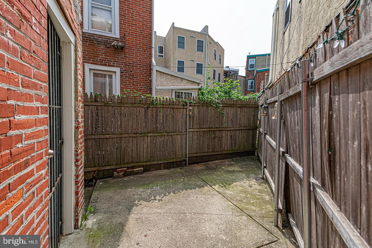 416 N SAUNDERS AVE