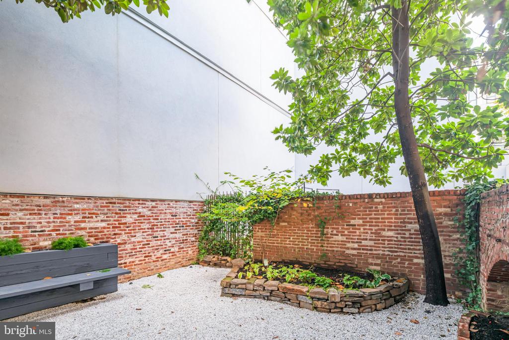 10 APPLETREE CT