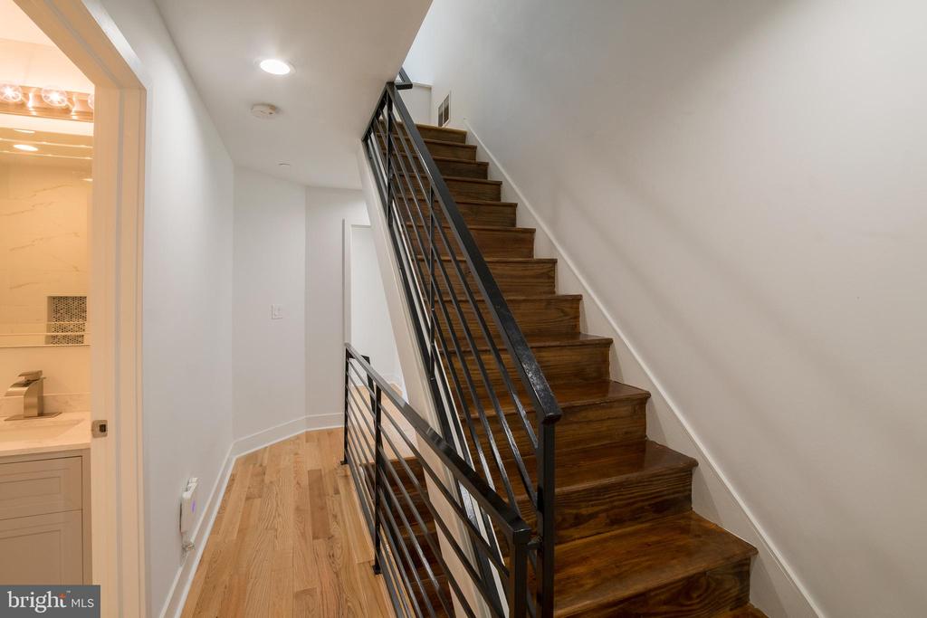 502 EMILY ST
