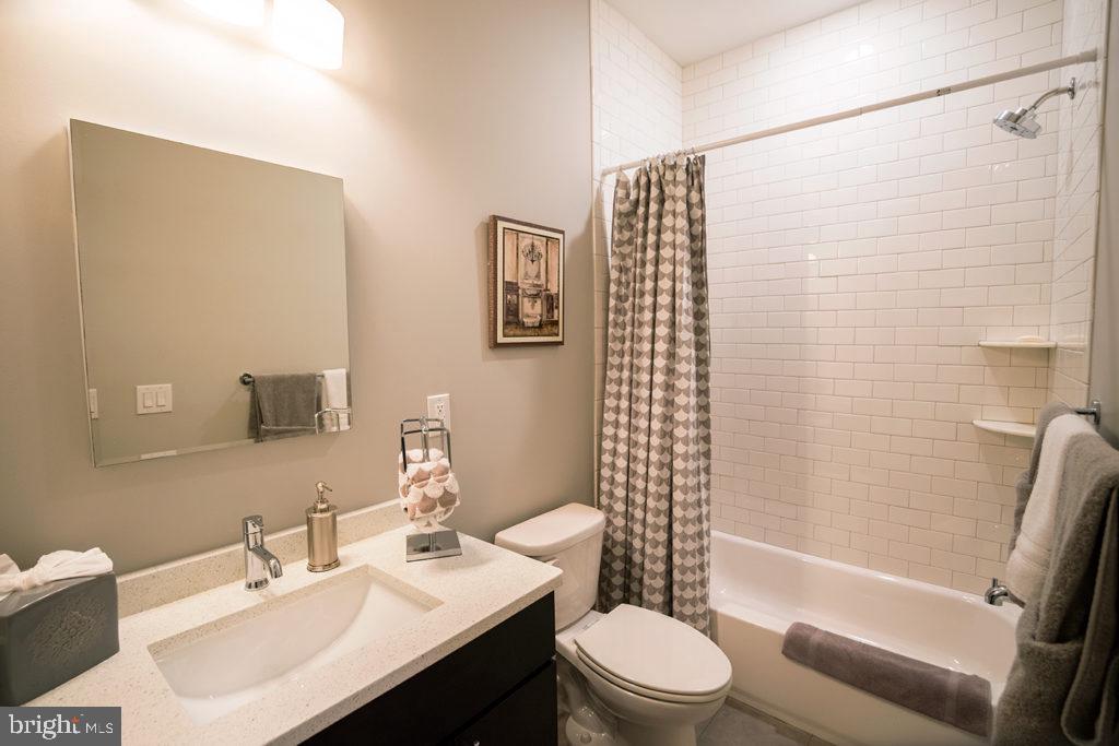 1607 CATHARINE ST #UNIT 3H