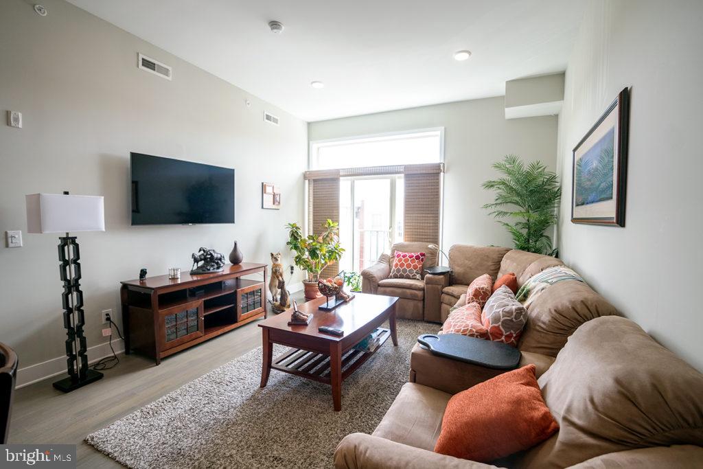 1607 CATHARINE ST #UNIT 3H