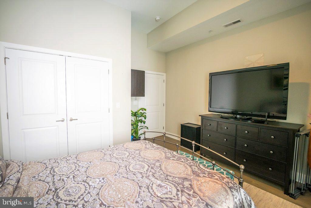 1607 CATHARINE ST #UNIT 3H