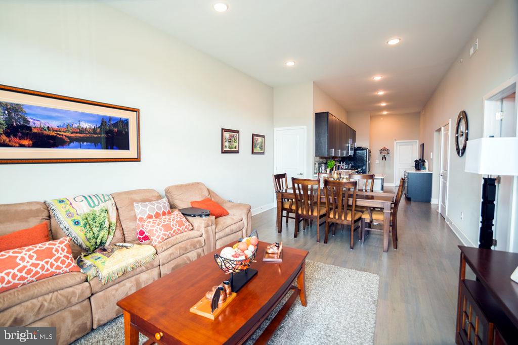 1607 CATHARINE ST #UNIT 3H