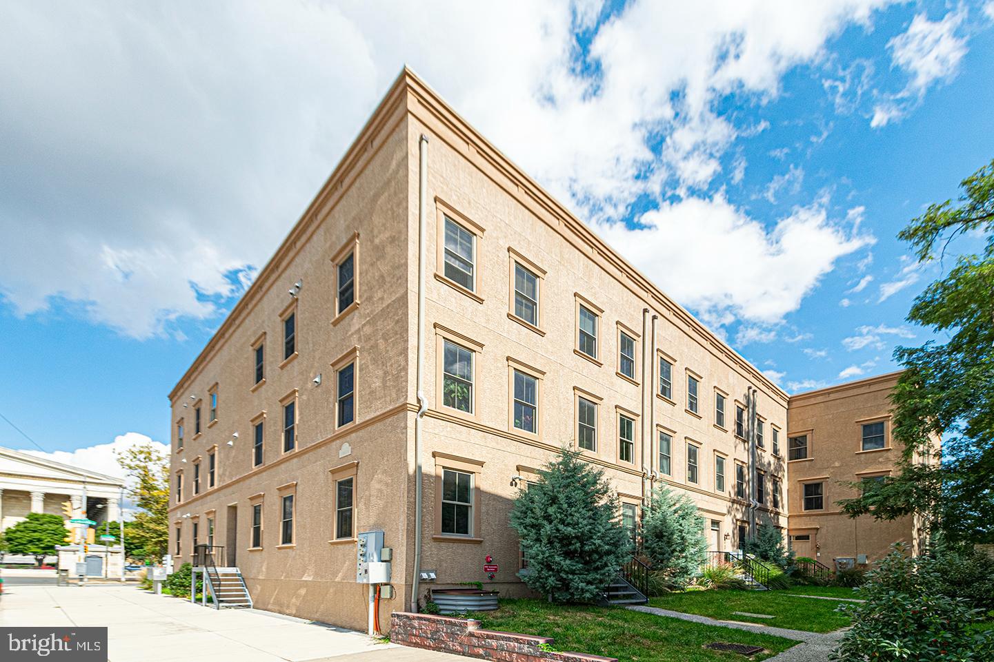 2012 W GIRARD AVE #UNIT 15A