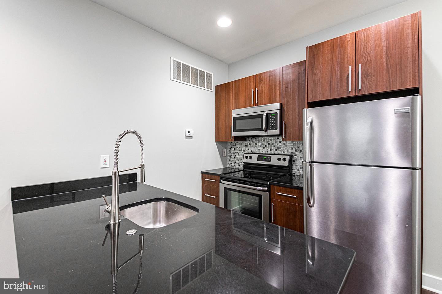 2012 W GIRARD AVE #UNIT 15A