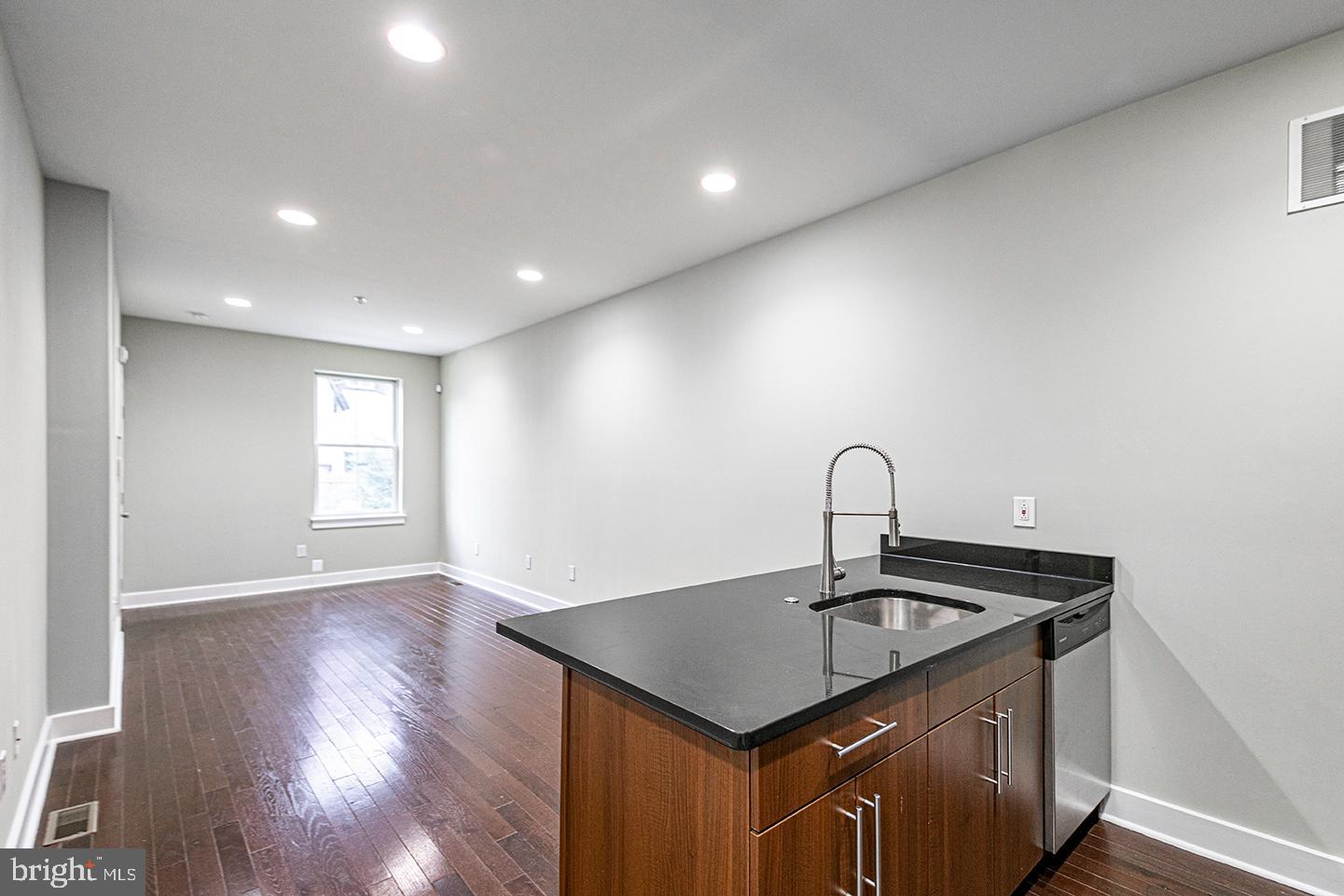 2012 W GIRARD AVE #UNIT 15A