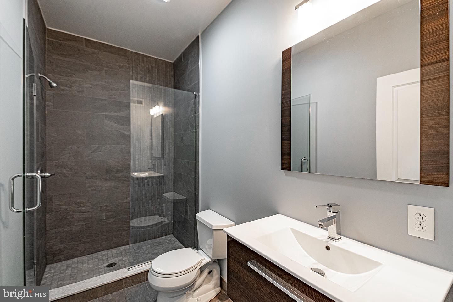 2012 W GIRARD AVE #UNIT 15A