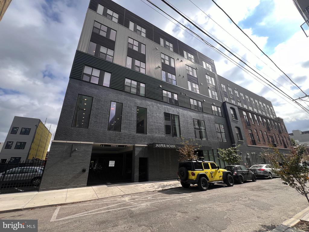 1825 E BOSTON ST #404