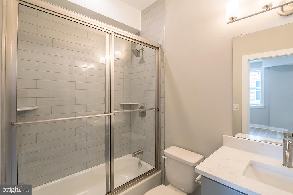 5230 WALNUT ST #UNIT 5R