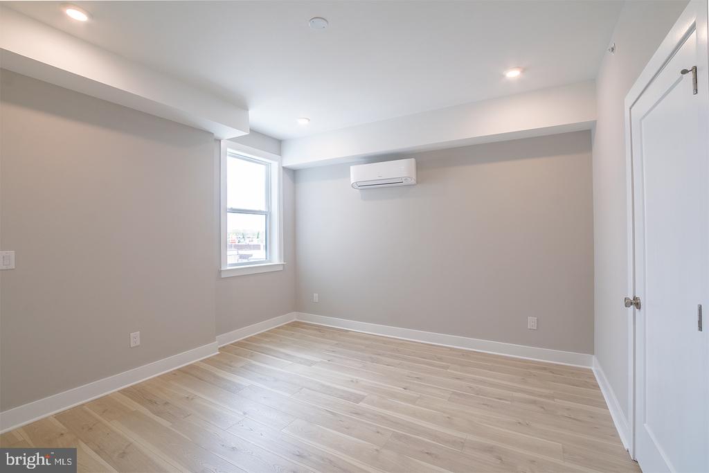 5230 WALNUT ST #UNIT 5R