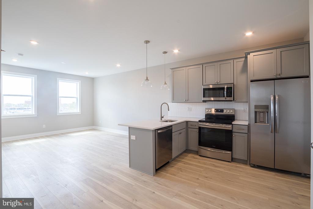 5230 WALNUT ST #UNIT 5R