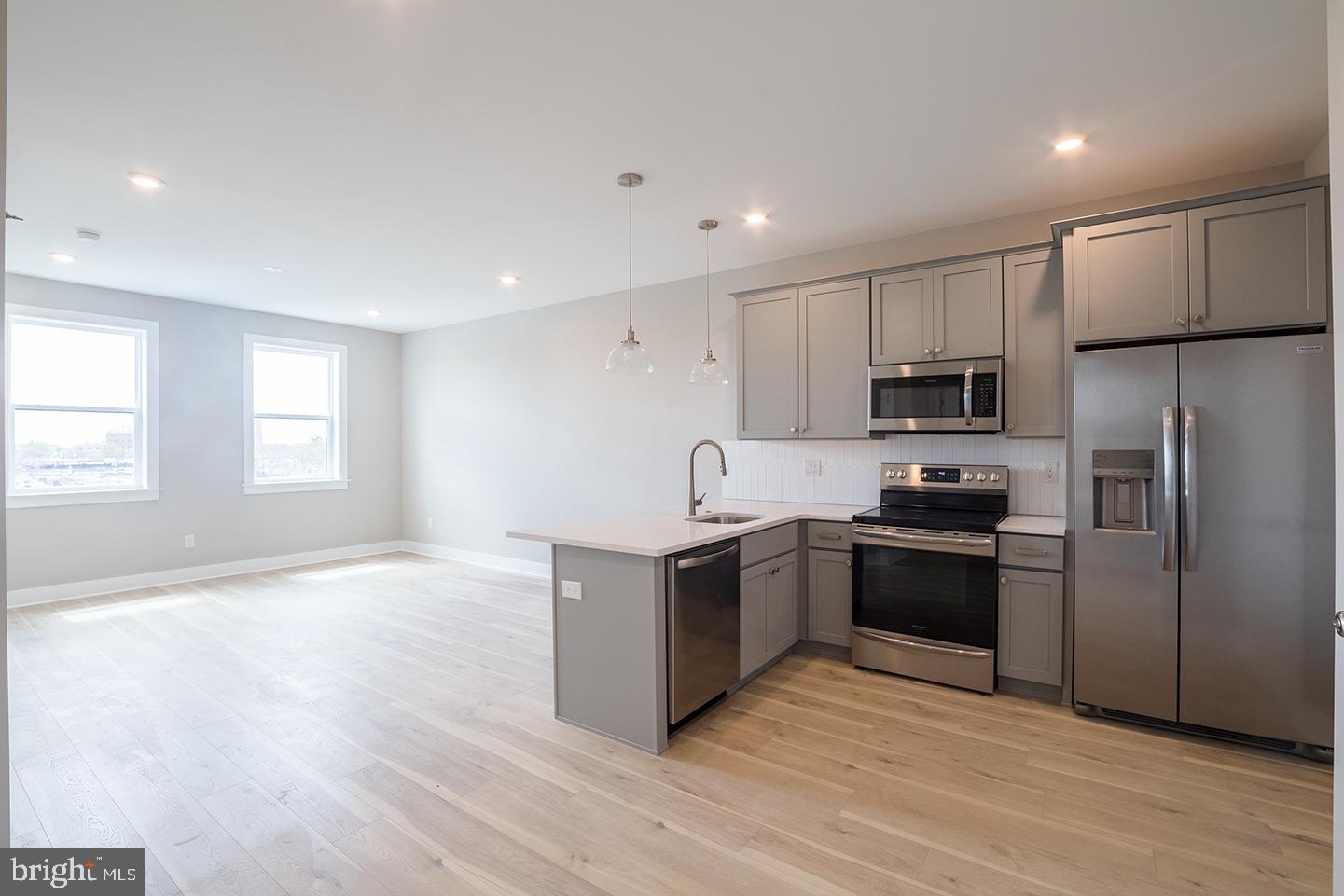 5230 WALNUT ST #UNIT 5R
