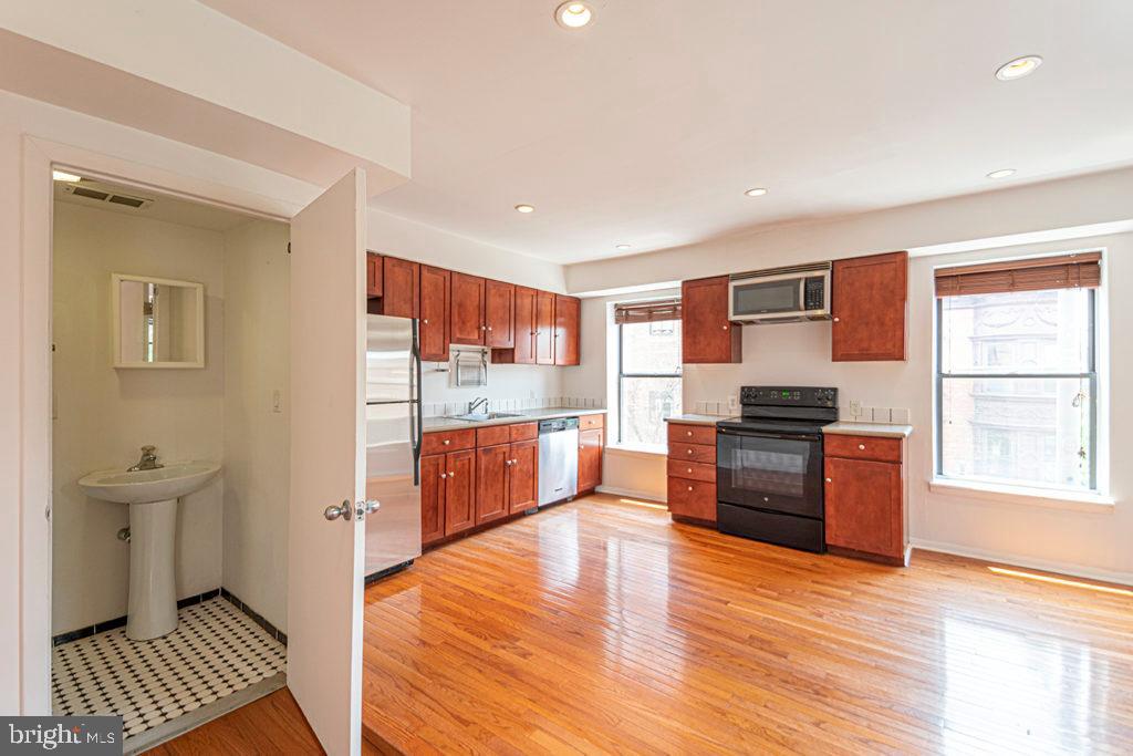 1745 SOUTH ST #3RD FLOOR