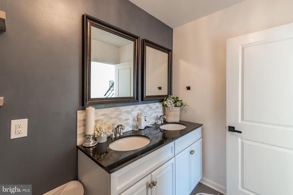 319 E ALLEN ST #UNIT 3
