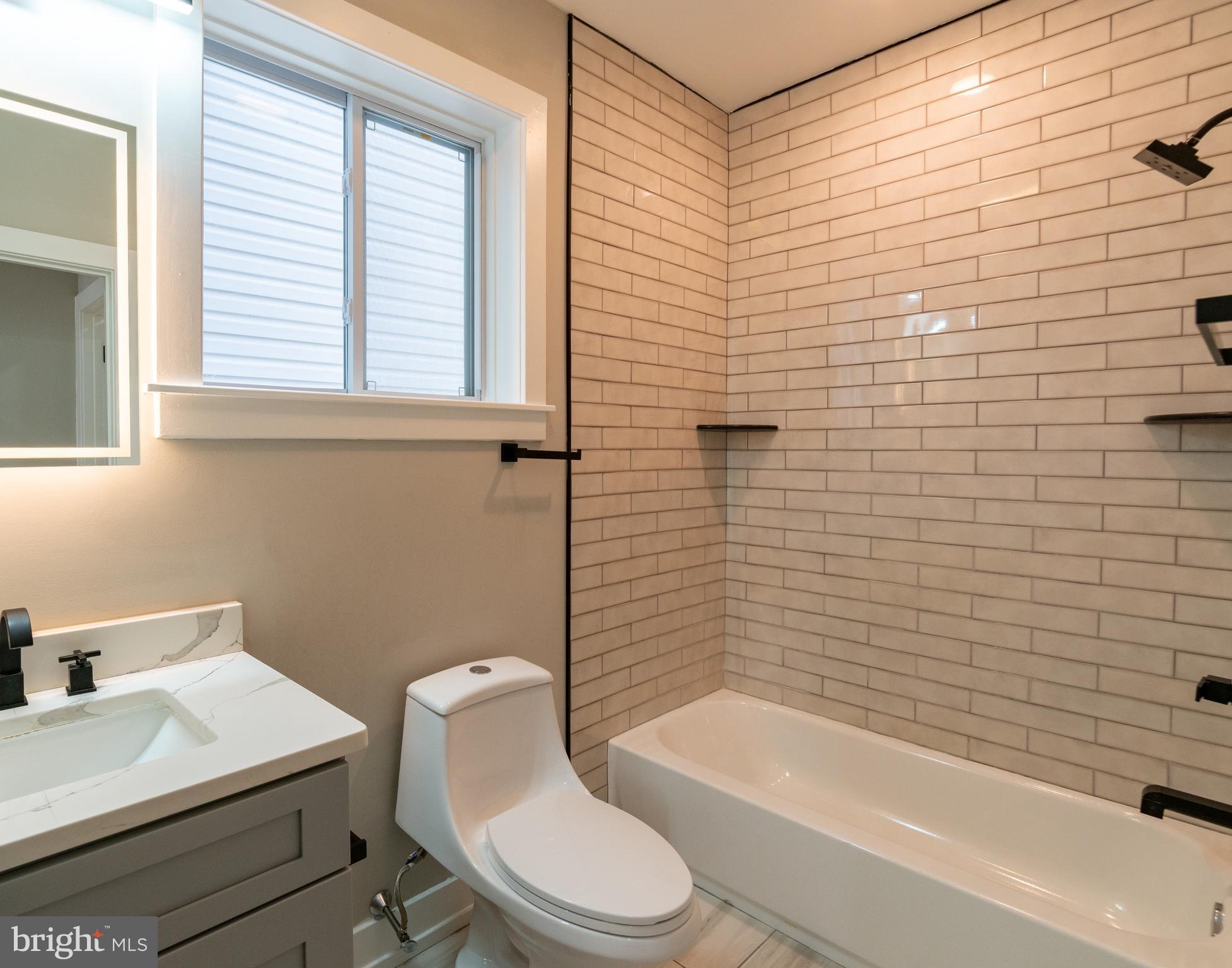 411 W HEWSON ST #UNIT 1