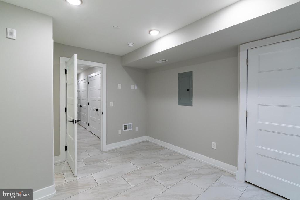411 W HEWSON ST #UNIT 1