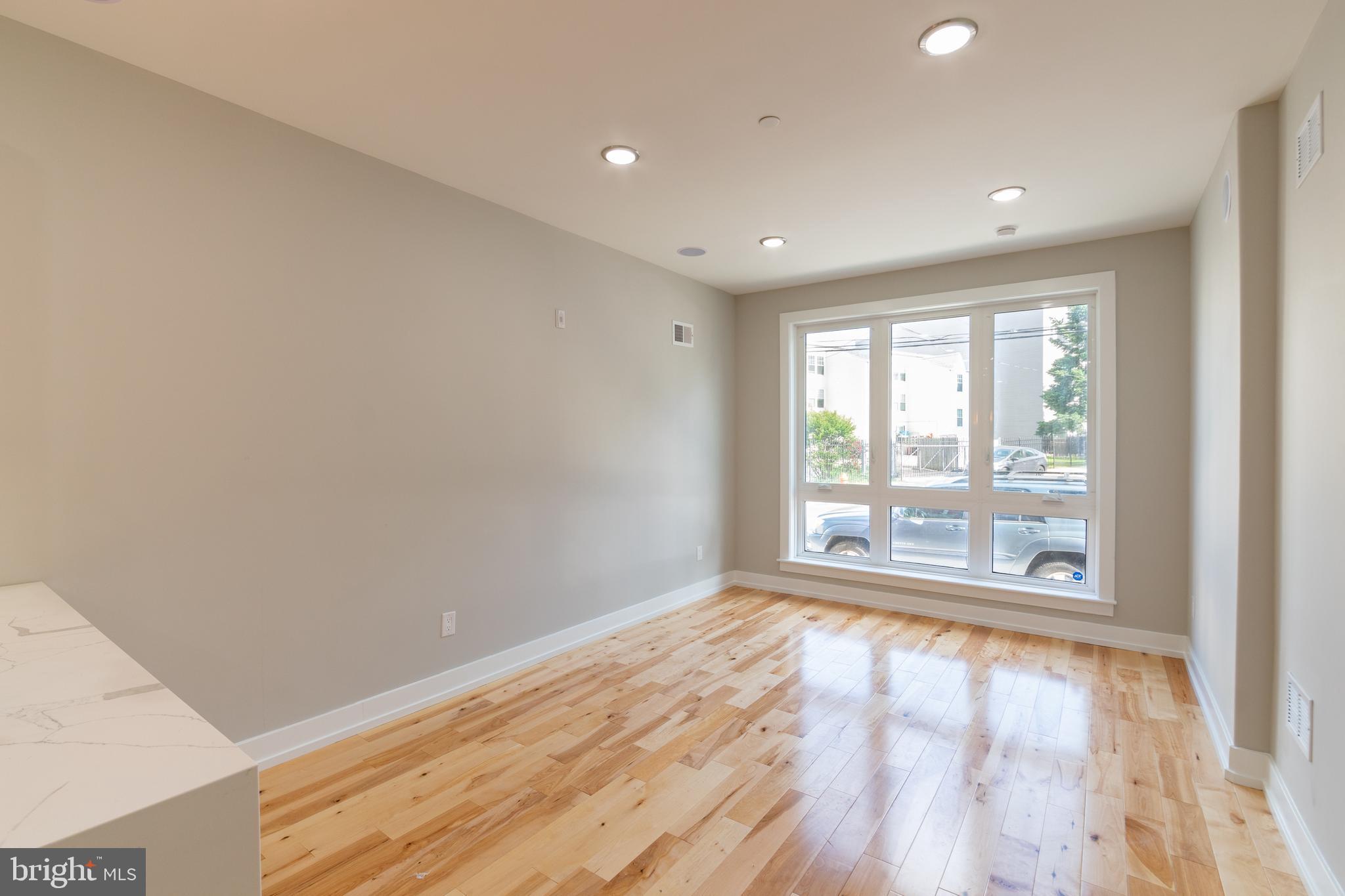 411 W HEWSON ST #UNIT 1