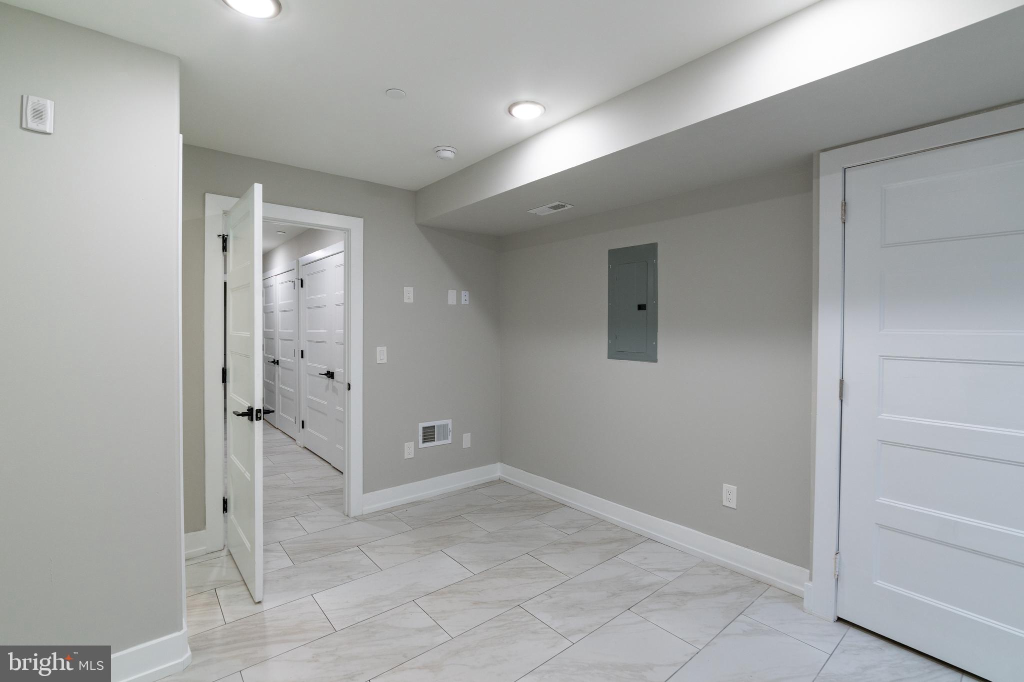 411 W HEWSON ST #UNIT 1