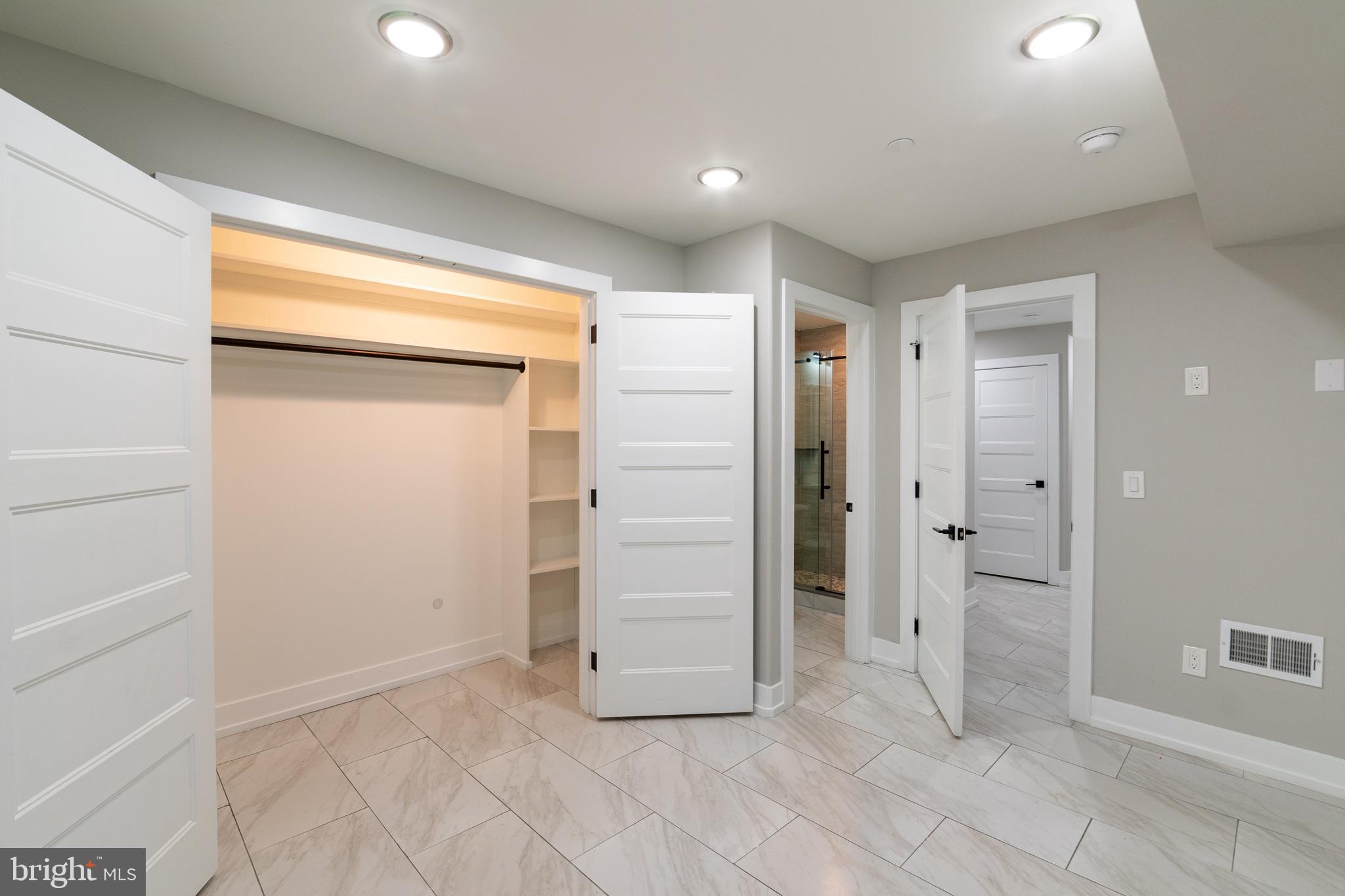 411 W HEWSON ST #UNIT 1