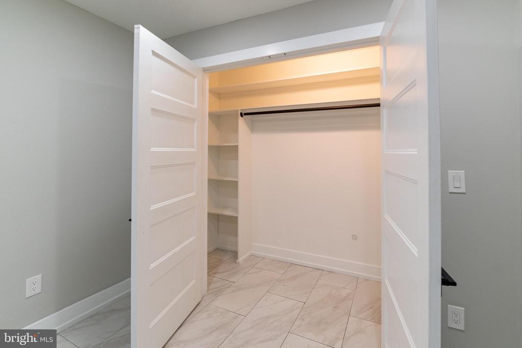 411 W HEWSON ST #UNIT 1