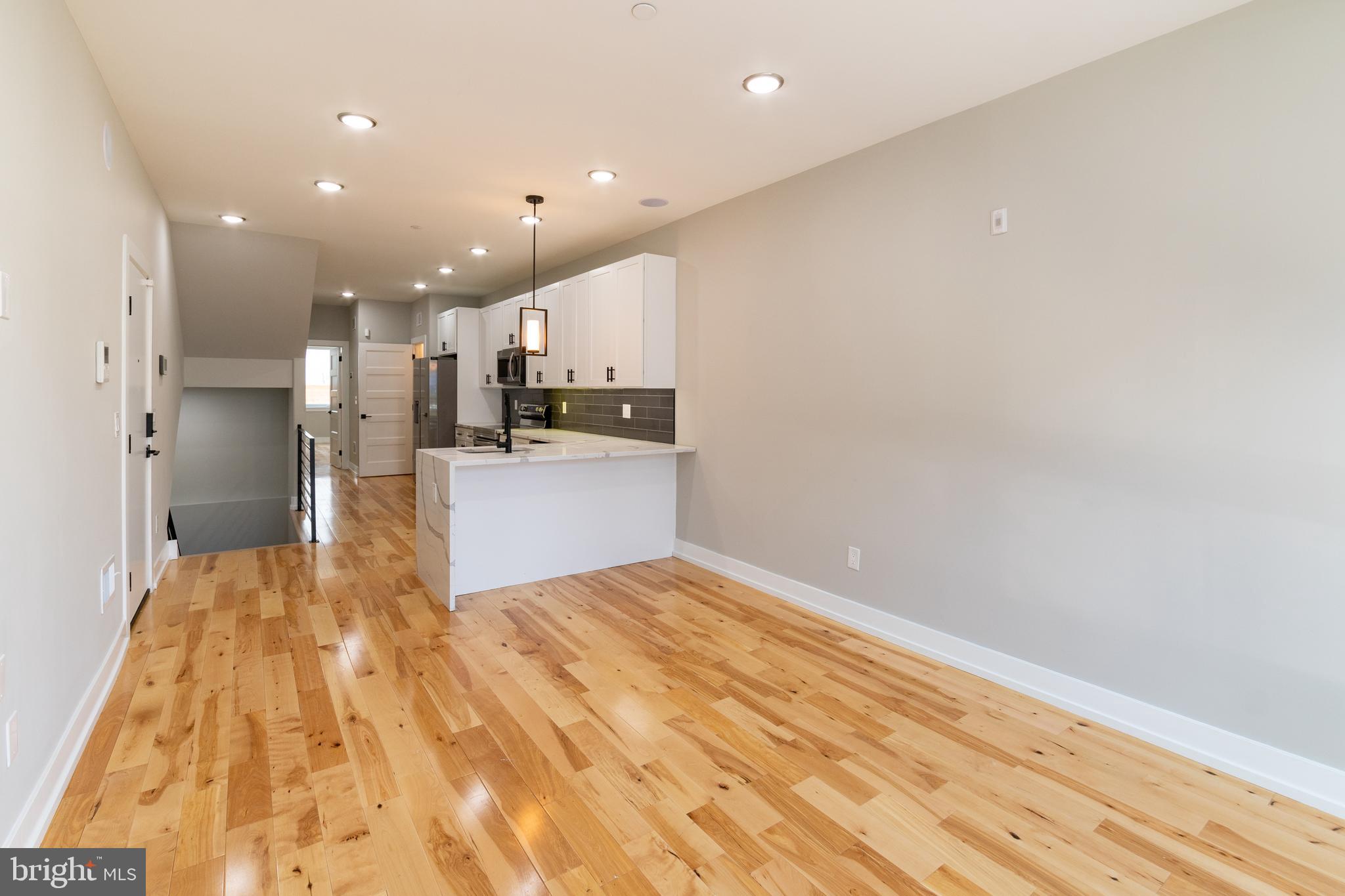 411 W HEWSON ST #UNIT 1