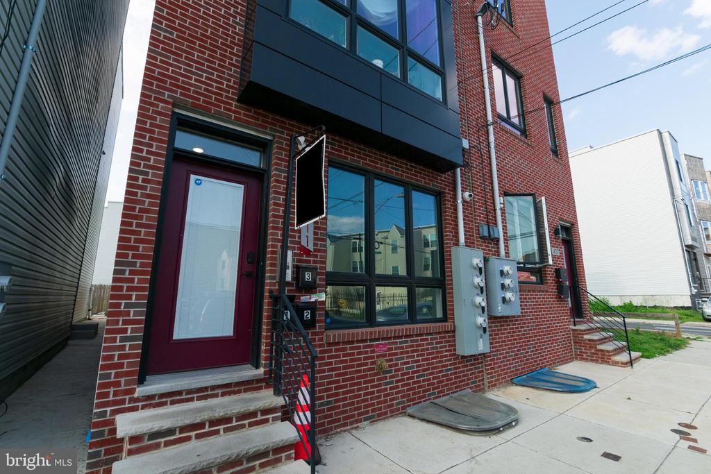 411 W HEWSON ST #UNIT 1