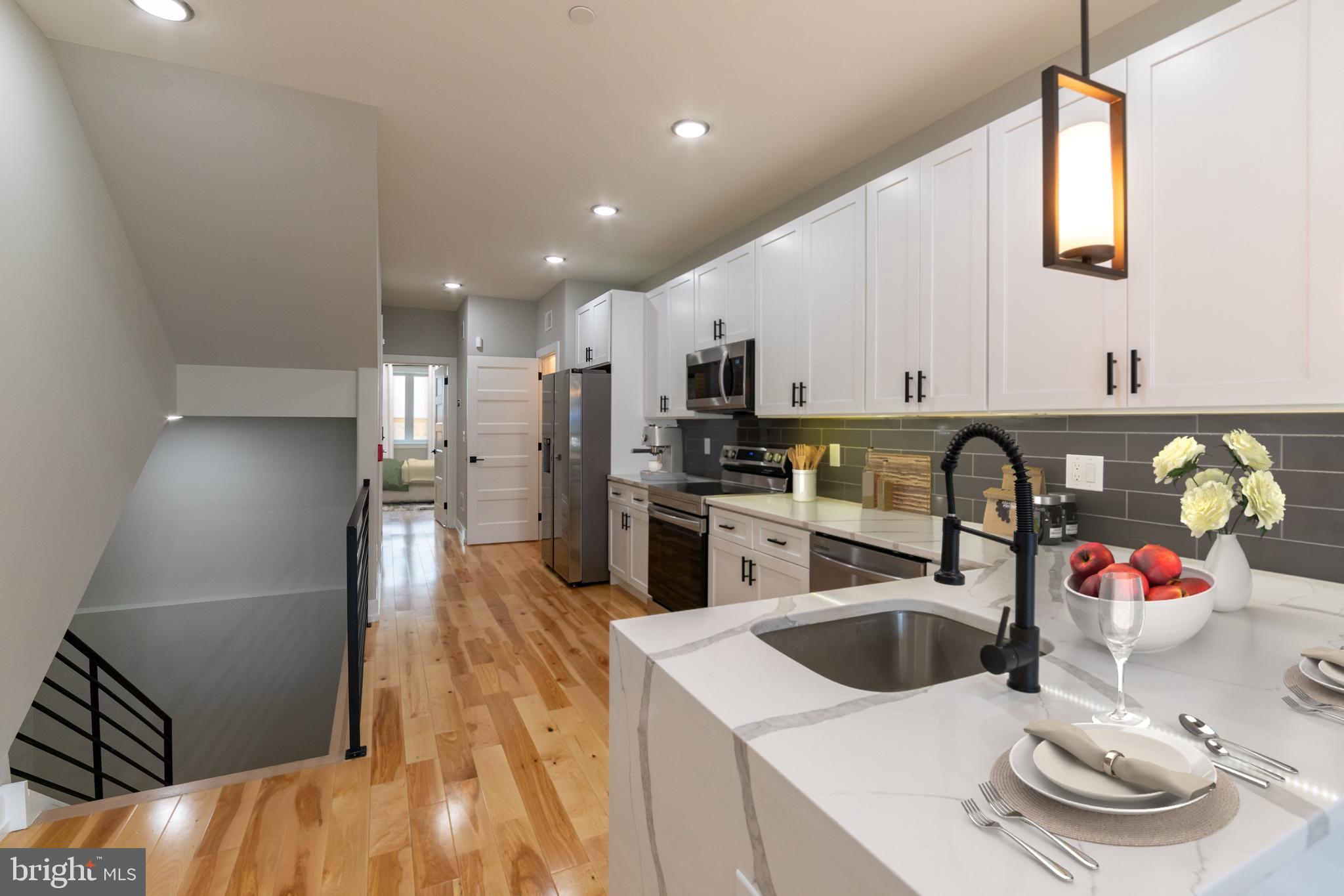 411 W HEWSON ST #UNIT 1