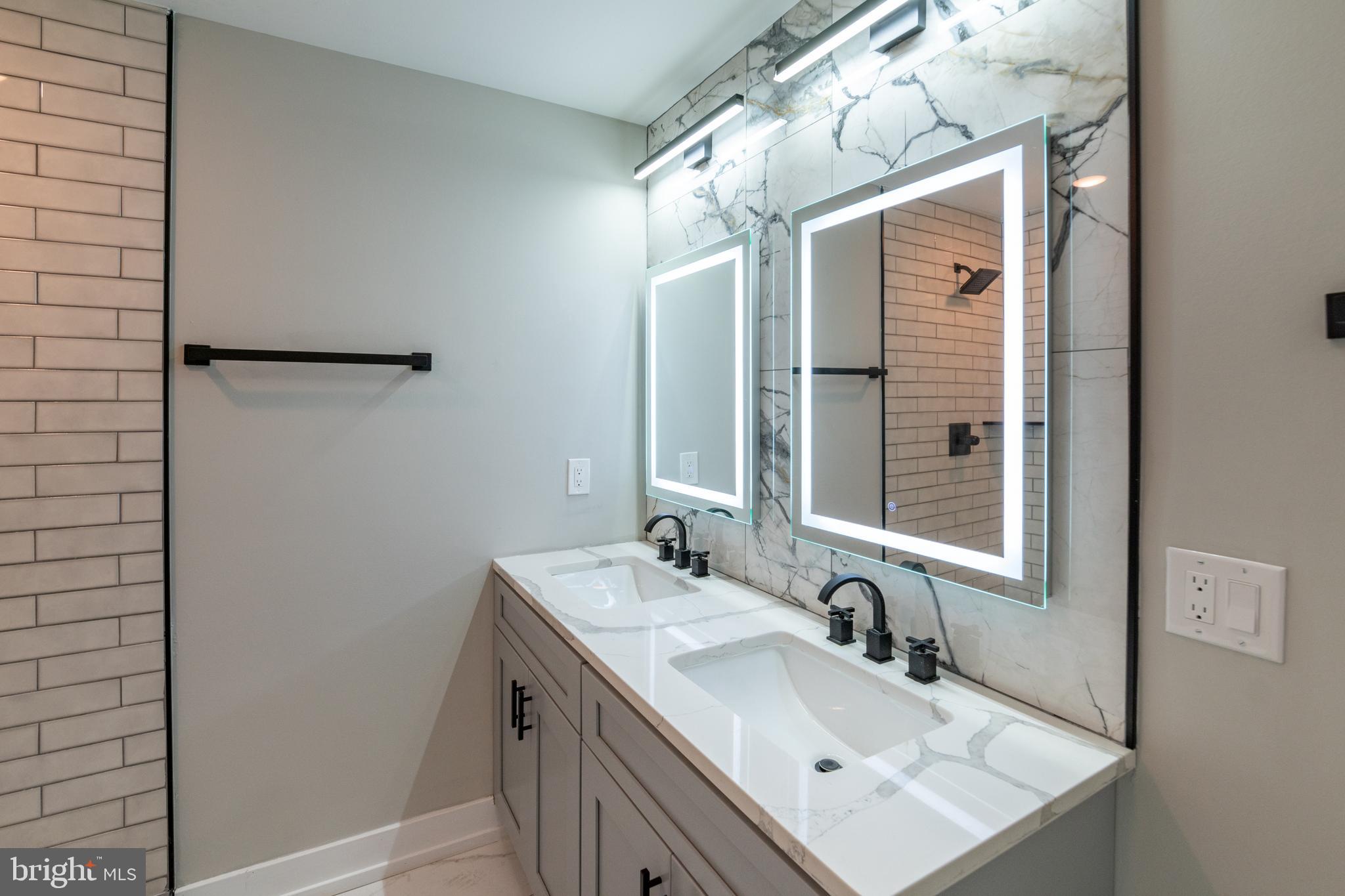411 W HEWSON ST #UNIT 1