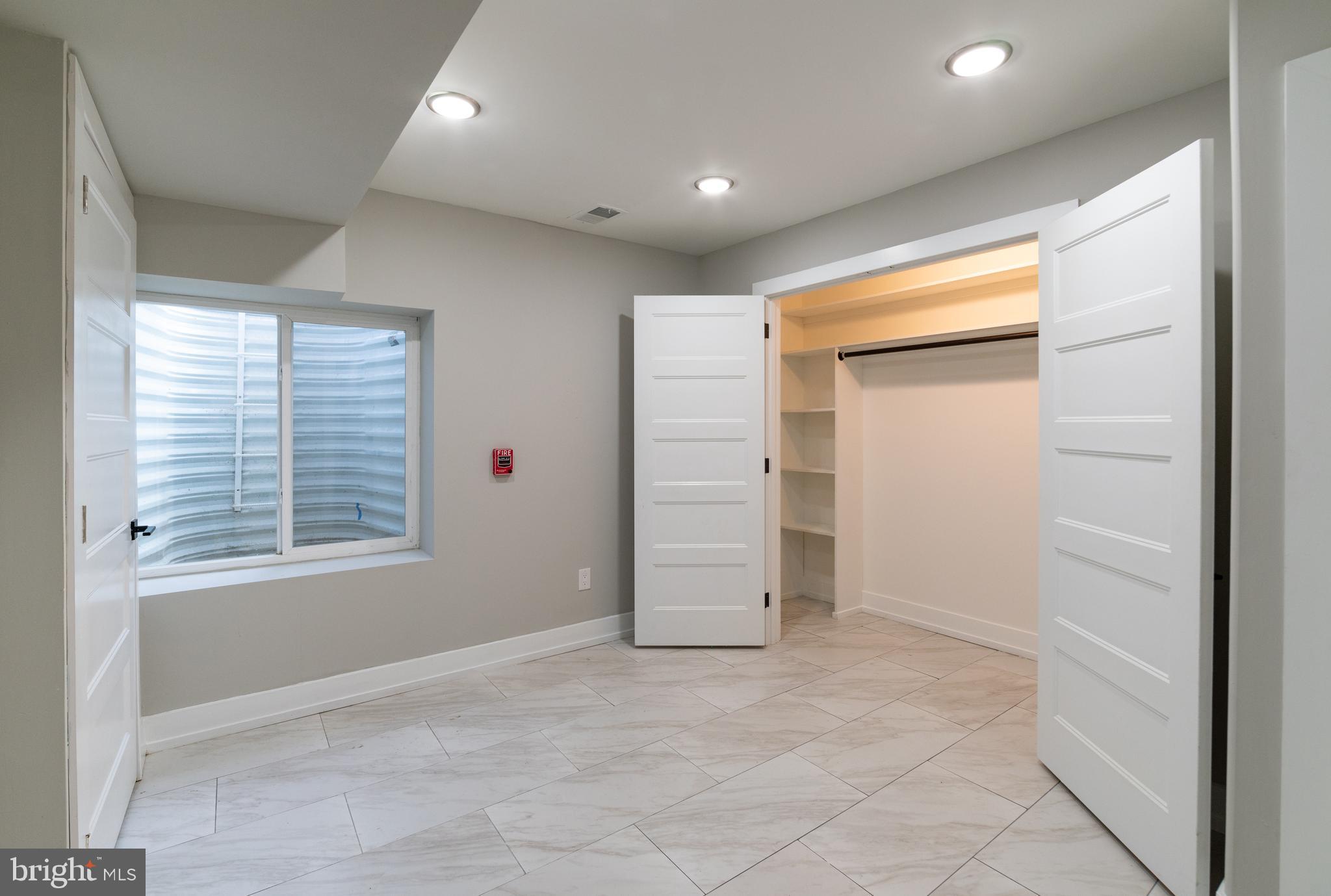 411 W HEWSON ST #UNIT 1