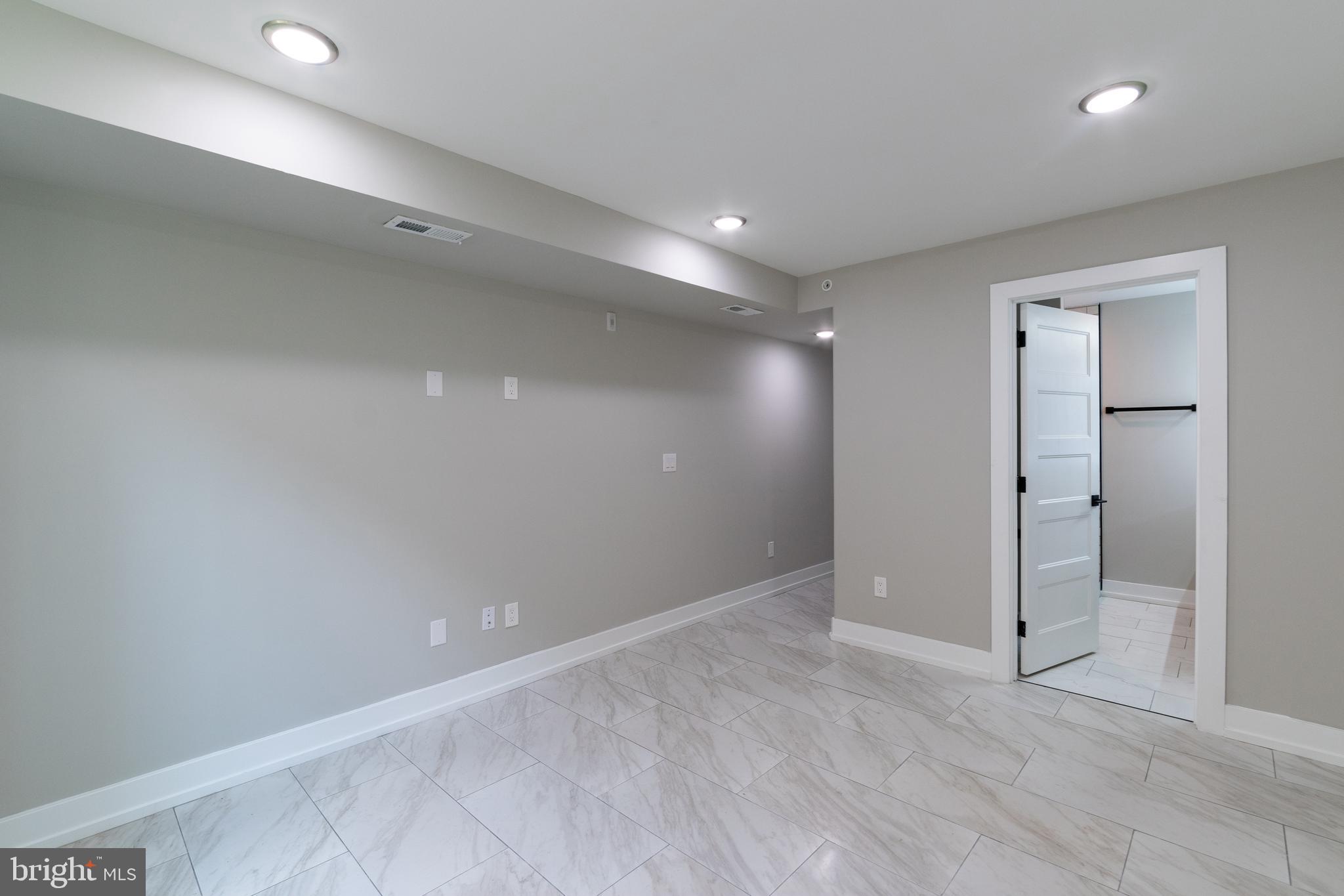 411 W HEWSON ST #UNIT 1