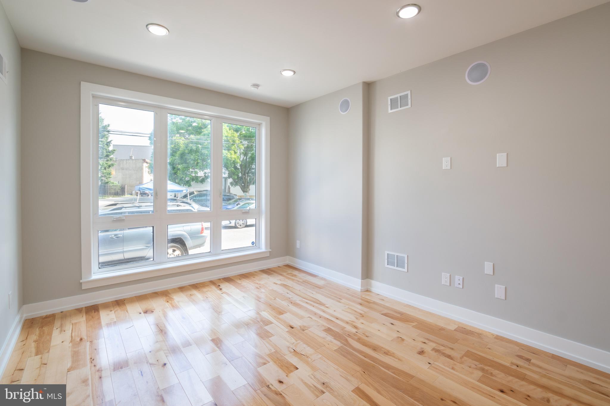 411 W HEWSON ST #UNIT 1