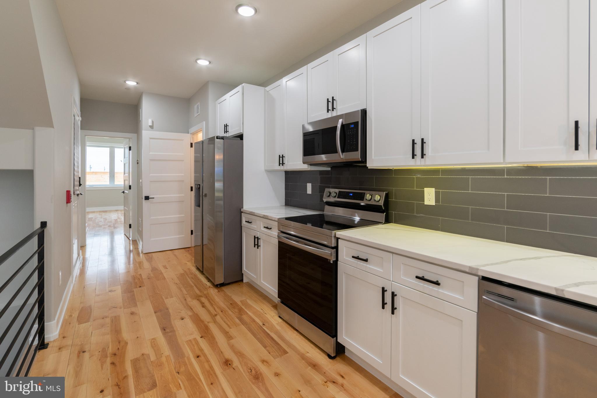 411 W HEWSON ST #UNIT 1