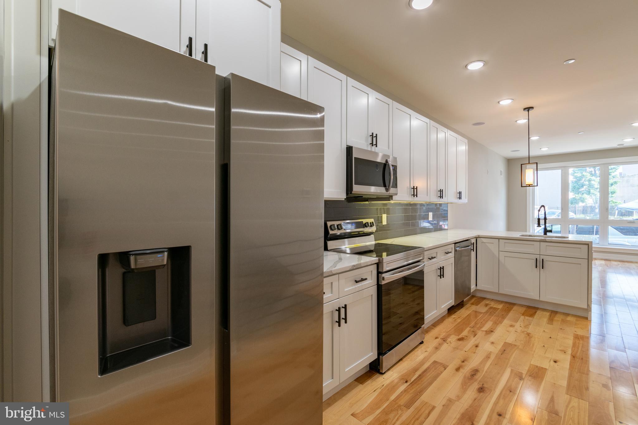 411 W HEWSON ST #UNIT 1