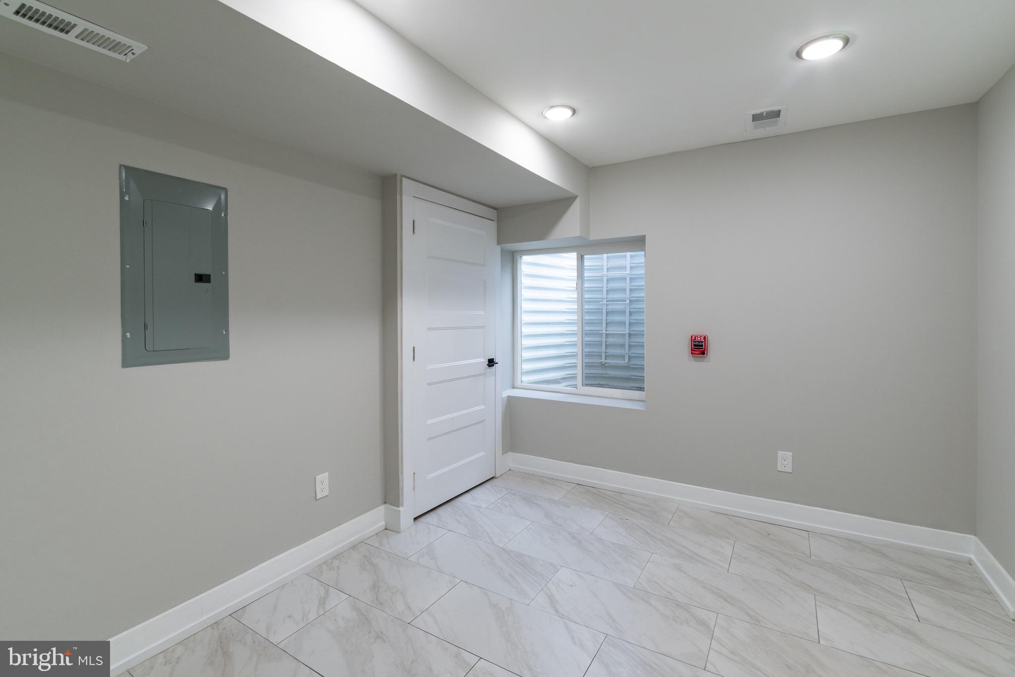 411 W HEWSON ST #UNIT 1