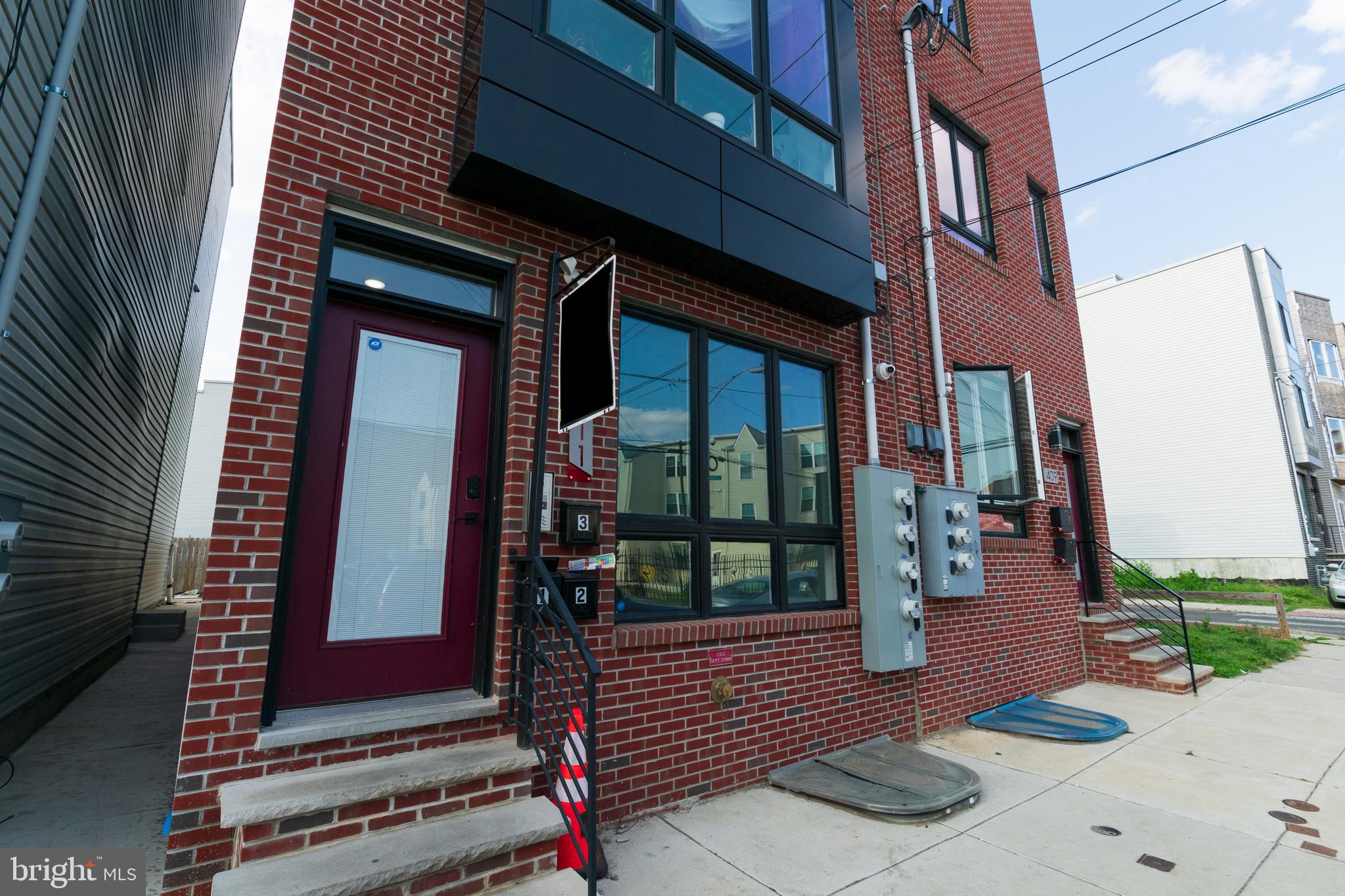 411 W HEWSON ST #UNIT 1