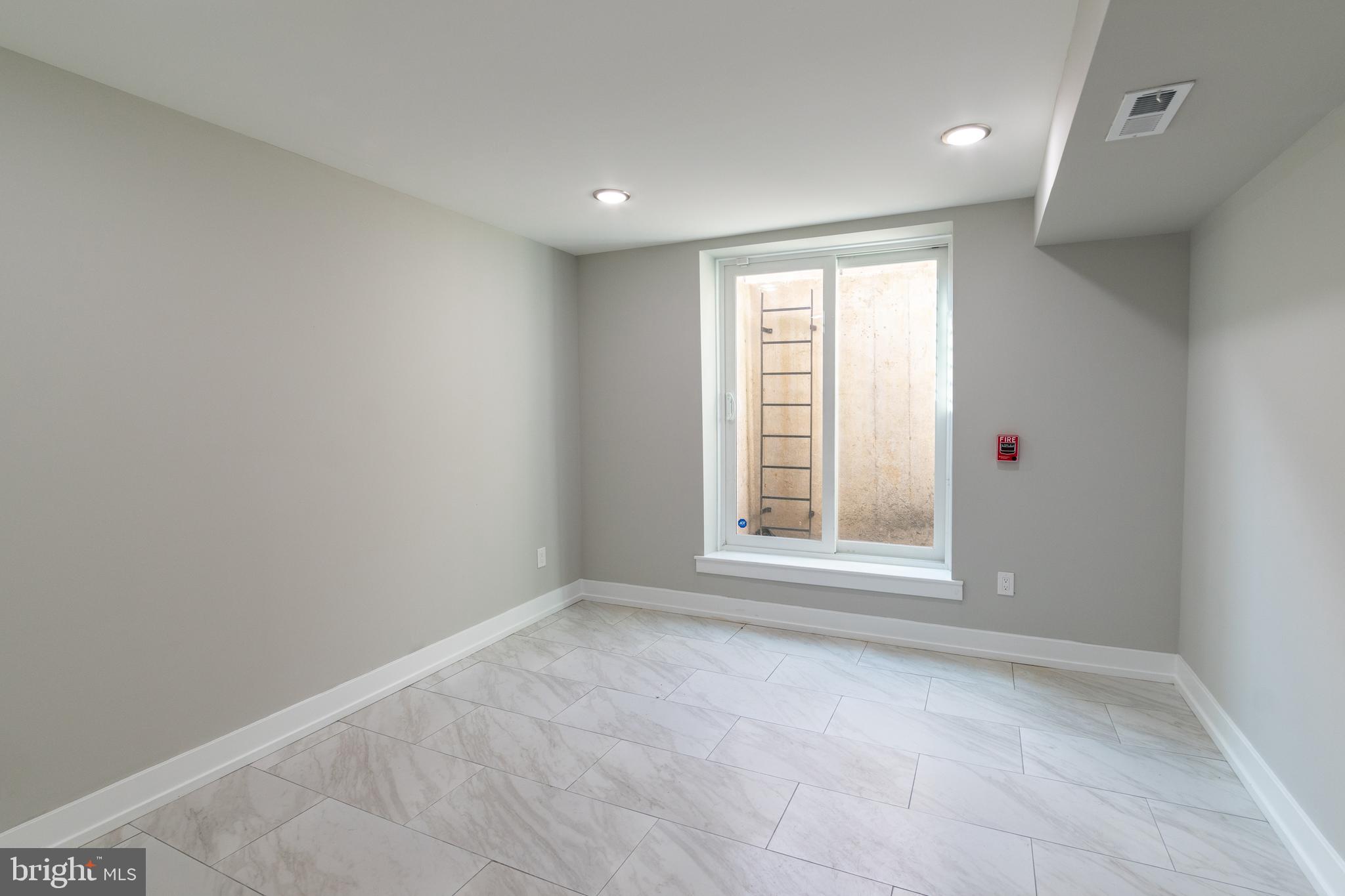 411 W HEWSON ST #UNIT 1