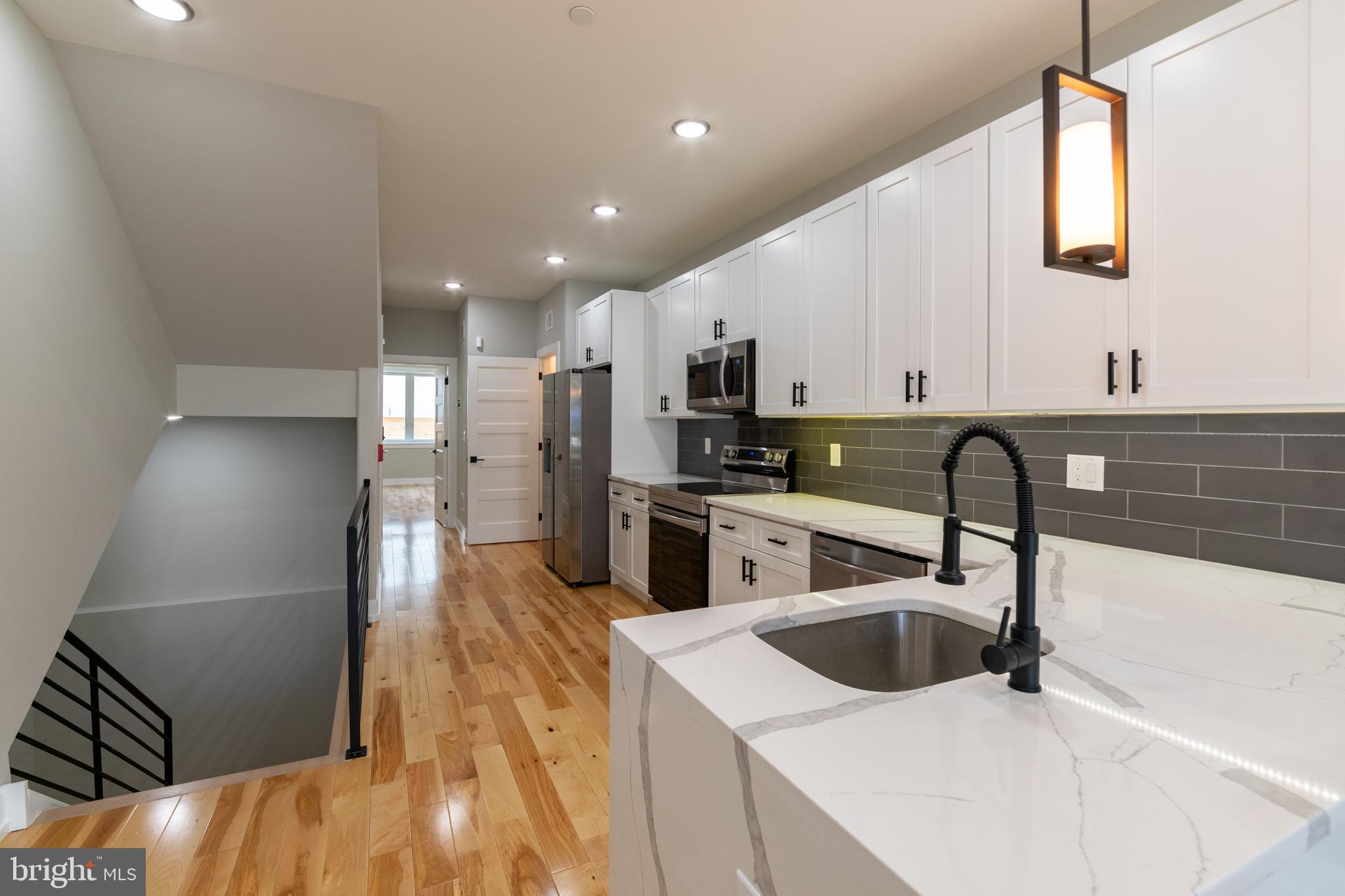 411 W HEWSON ST #UNIT 1